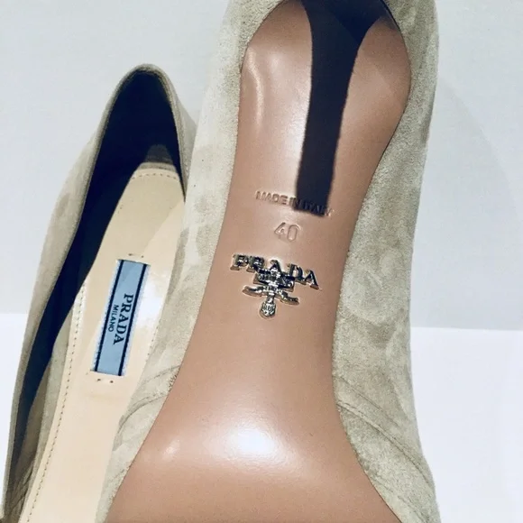 PRADA SUEDE POINT-TOE CUTOUT PUMP. - Picture 8 of 9